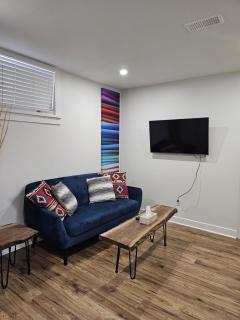 Modern Comfort2BR Basement Suite - 8