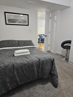Modern Comfort2BR Basement Suite - 5