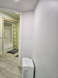 Modern Comfort2BR Basement Suite - 3