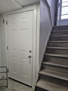 Modern Comfort2BR Basement Suite - 1
