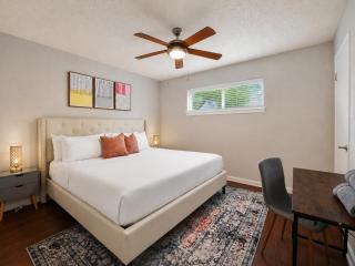 Central Quaint 1BR King Suites Close to UT, Moody Center, & DT - 7