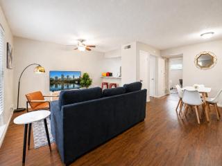 Central Quaint 1BR King Suites Close to UT, Moody Center, & DT - 5