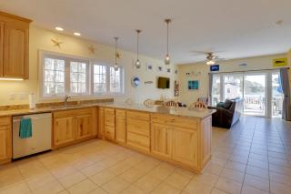 Pool, Dock + Rooftop Views! Bohannon Getaway - 2