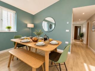 Stylish 3-Bed Seaview Retreat with Balcony - Steps from the Beach - Westward Ho! - 7