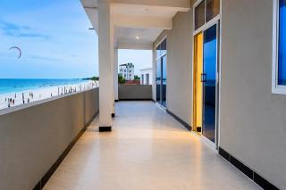 Beachfront Bliss with Stunning Ocean Views - Uroa - 3