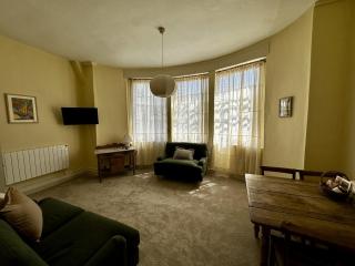 Hidden Georgian Apartment - Central Bath - 2