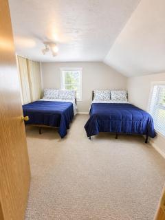 Spacious & Bright 3BR Getaway Near Everything - 3