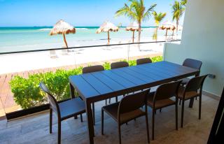Splendid 3BR beachfront villa for 9 Yucalpeten Marina Resort - 9