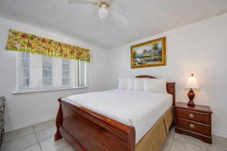 Royal Palms 708 - 1