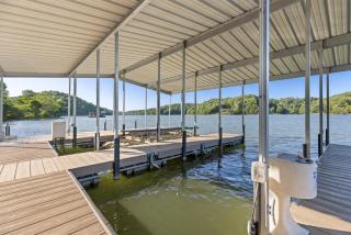 Lake Mansion On The Hill wPanoramic Views & Dock - 5