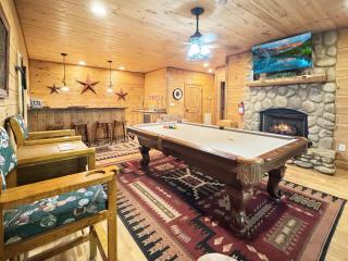 Riverwalk- to Toccoa River | Screened Porch | Pet Friendly | Fenced Yard - 9