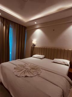 The Serene Stay property in omaxe hazratganj - 5