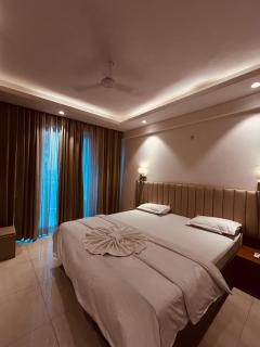 The Serene Stay property in omaxe hazratganj - 0
