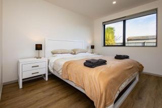 Two Houses in Price of One Dickson Big Stay!! - 1
