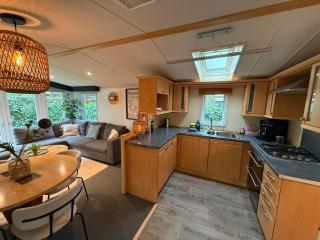 Veluwe Chalet Hoenderloo - Private Jacuzzi, Pool & Kids Club - 3