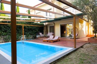 Pool and Spa Retreat Villa - 3