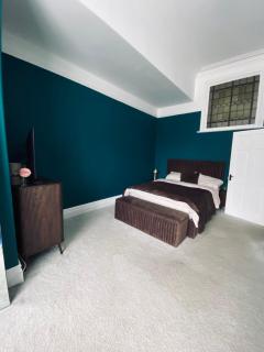 WALKING DISTANCE tO GOLF VICTORIAN APARTMENT - 5