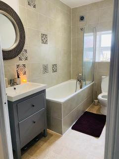 WALKING DISTANCE tO GOLF VICTORIAN APARTMENT - 1