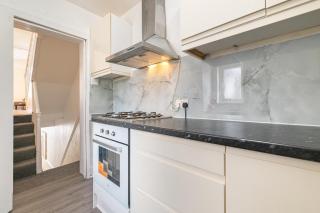 Spacious 4BR Home Near Wimbledon & Central London - Pass the Keys - 3