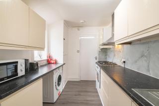 Spacious 4BR Home Near Wimbledon & Central London - Pass the Keys - 1