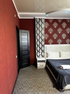 Garnet hotel - 8