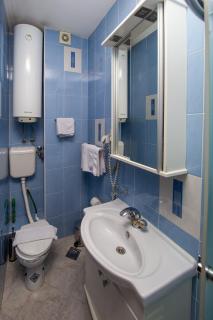 Double Room with Balcony Near Old Town - 8