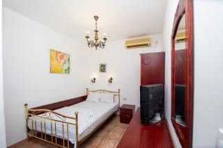 Double Room with Balcony Near Old Town - 7