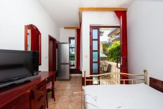 Double Room with Balcony Near Old Town - 4