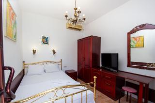 Double Room with Balcony Near Old Town - 3