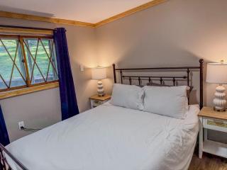 Lookout Lodge- Waterfront cabin - 1