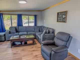 Lookout Lodge- Waterfront cabin - 8
