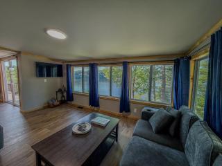 Lookout Lodge- Waterfront cabin - 9