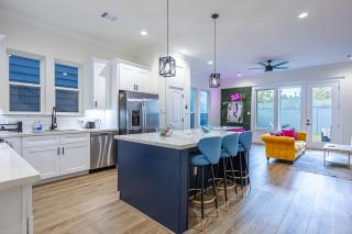 Houston 4BR Near NRG with Hot Tub and Parking - 7
