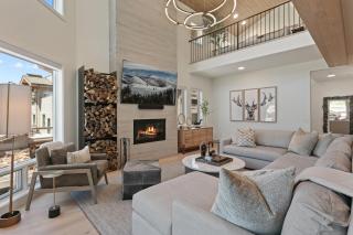 Steps from Ski Lift - Hot Tub & Fireplace condo - 8