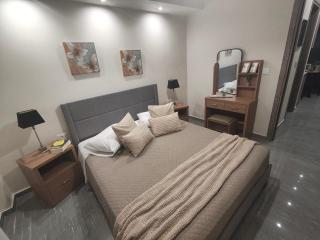 Elenis Apart - 2