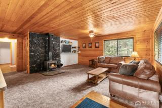 Lovely Log Cabin With Fire Pit! - 9