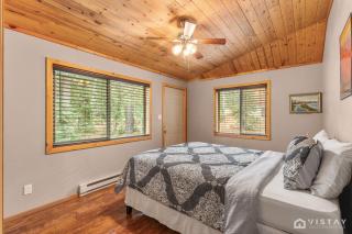 Lovely Log Cabin With Fire Pit! - 7