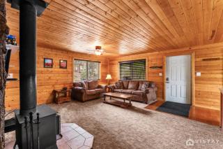 Lovely Log Cabin With Fire Pit! - 5