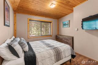 Lovely Log Cabin With Fire Pit! - 1