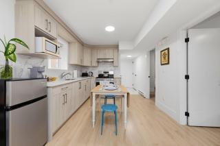Cozy Beachside 2-Bedroom Retreat near Pier - 4