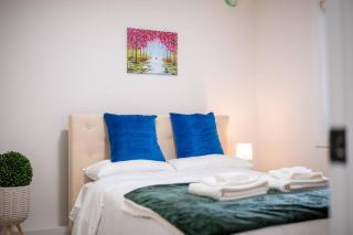 Cozy Beachside 2-Bedroom Retreat near Pier - 2
