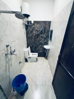 Barsana Geust House - 4