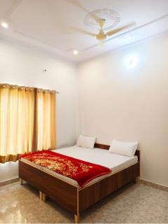 Barsana Geust House - 2