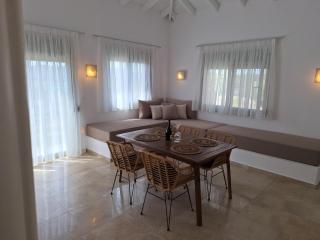 CALMA Beach House - 4