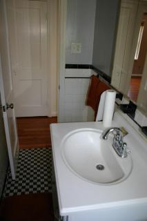 Sunny Bright Room in Pentagon City - Walk to METRO - 4