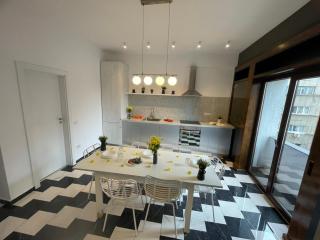 ultracentral 2 bedroom apartment - 9