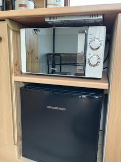 Woodpeckers Shepherds Hut - 3