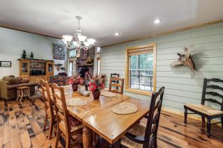 Creekside Mountain Cabin in Rural Dark-Sky Country - 2