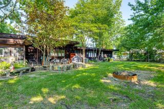 Walk to Dtwn Rockville! Prairie-Inspired Retreat - 8
