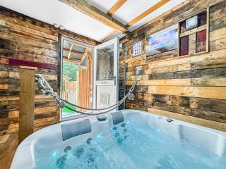 Rustic Rhondda Retreat w Private Hot Tub & Sauna - 1